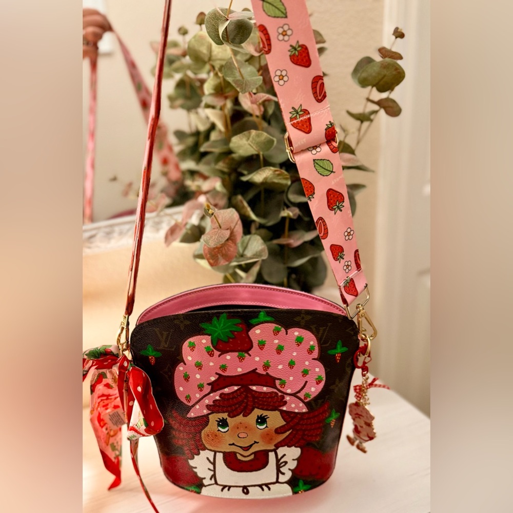 Authentic Louis Vuitton Strawberry Shortcake theme bag - Picture 3 of 13